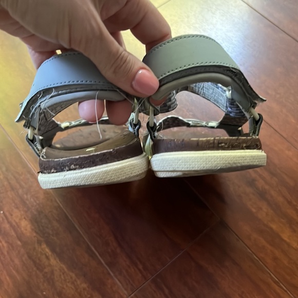 FREE Add On Merrell light grey sport sandals - Picture 6 of 8